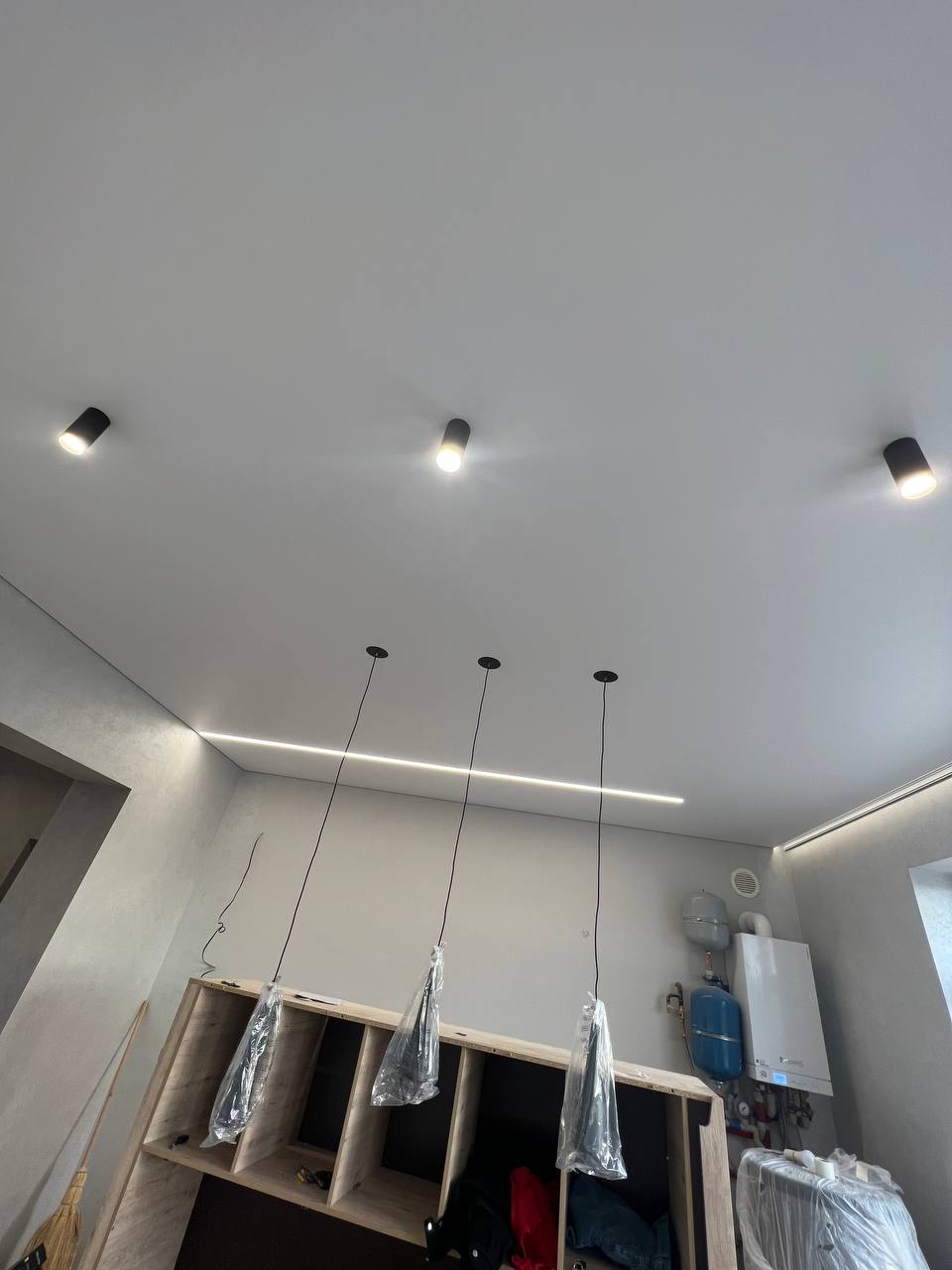 Натяжной потолок с подсветкой