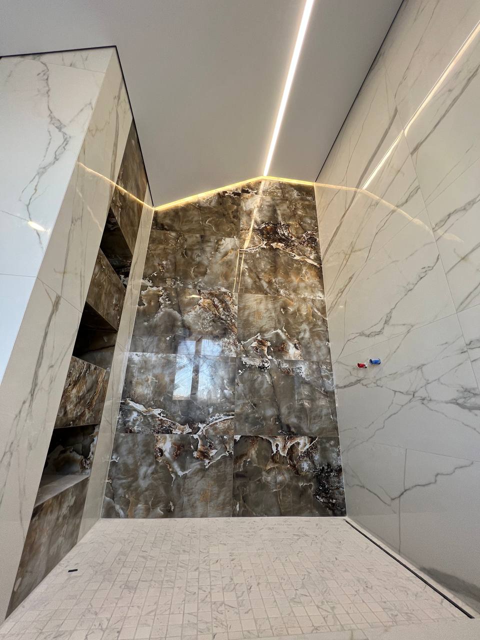 Натяжной потолок в детской