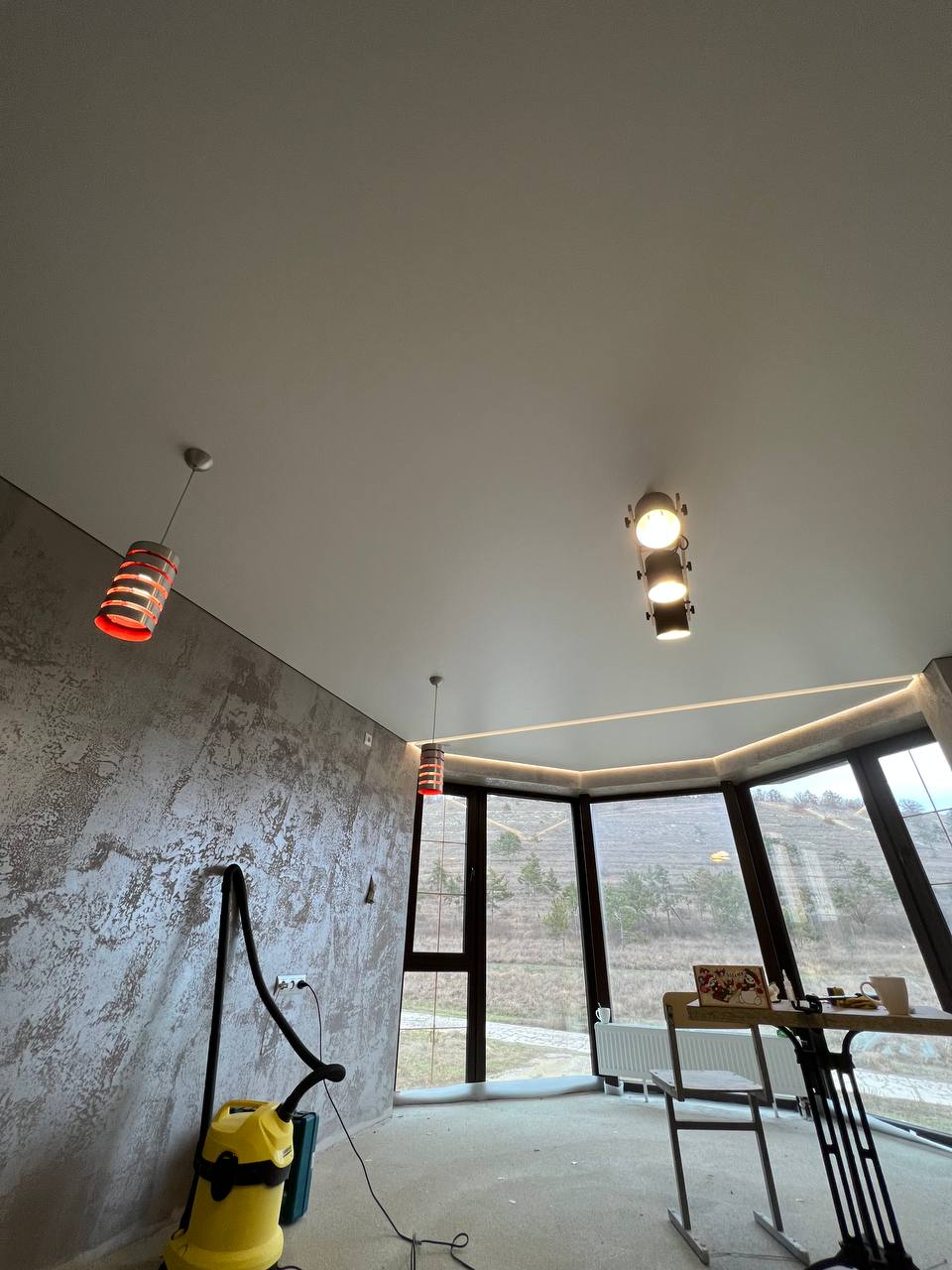 Двухуровневый натяжной потолок